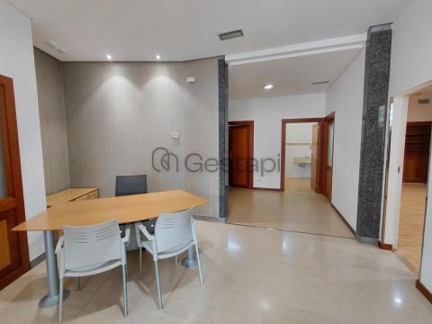 LOCAL CENTRO DE SANXENXO - ACONDICIONADO